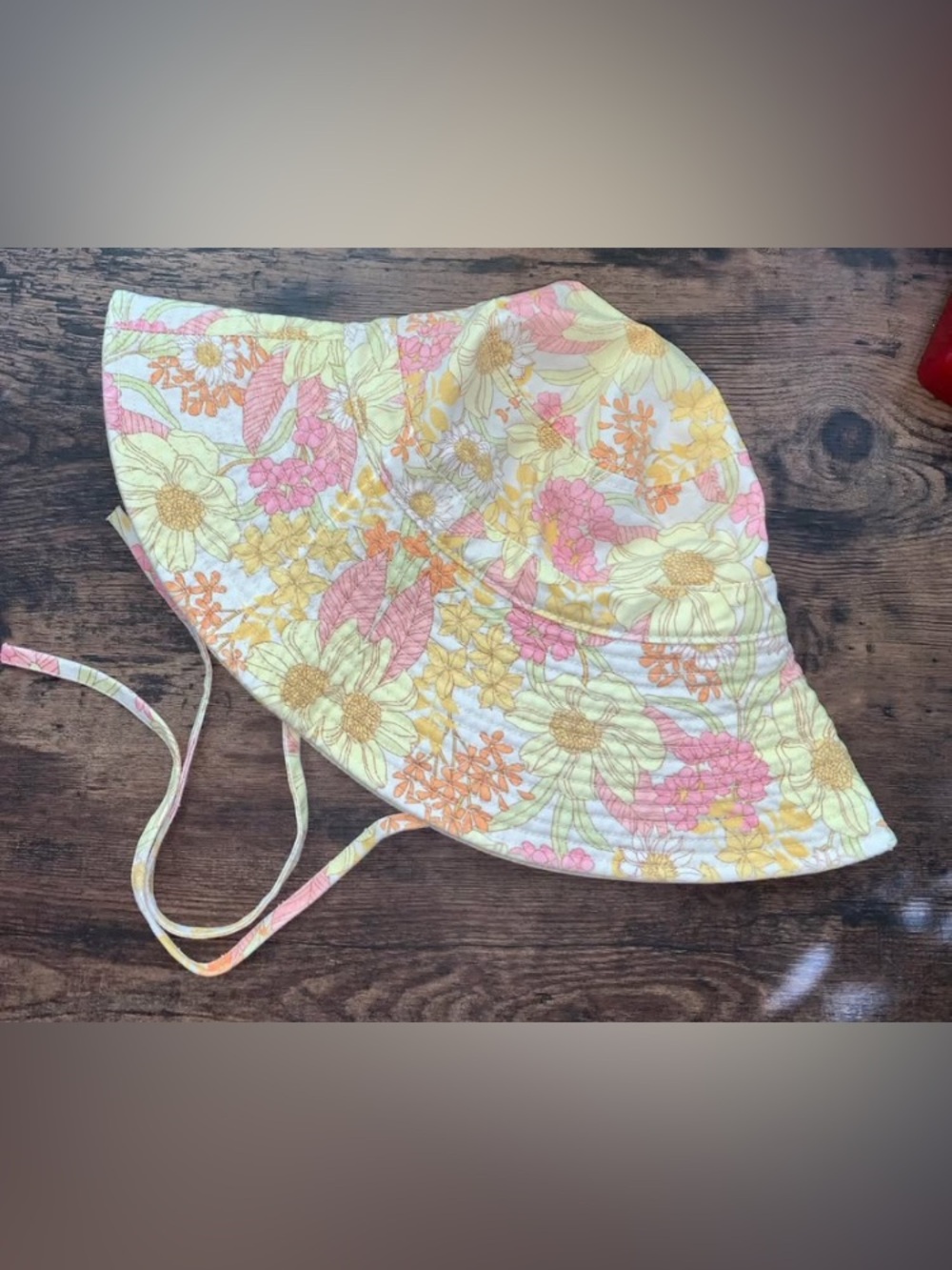 Cotton sun hat.